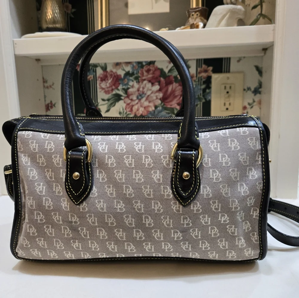 Dooney & Bourke Black Leather Classic DB Vintage LOGO Tote Satchel Purse - Picture 2 of 10